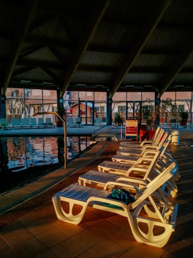 Hotel Kumania Kisujszallas Екстер'єр фото